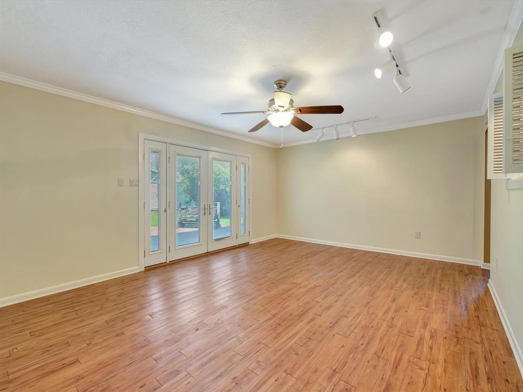 208 Burnett Drive, Baytown, Texas image 15