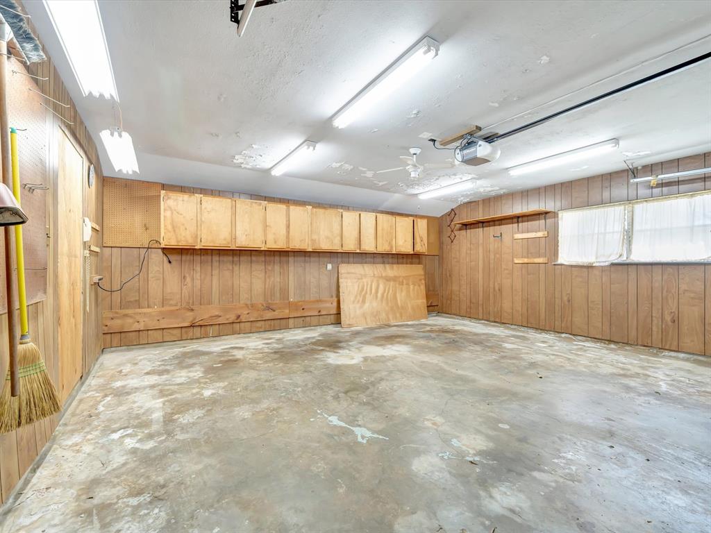208 Burnett Drive, Baytown, Texas image 47