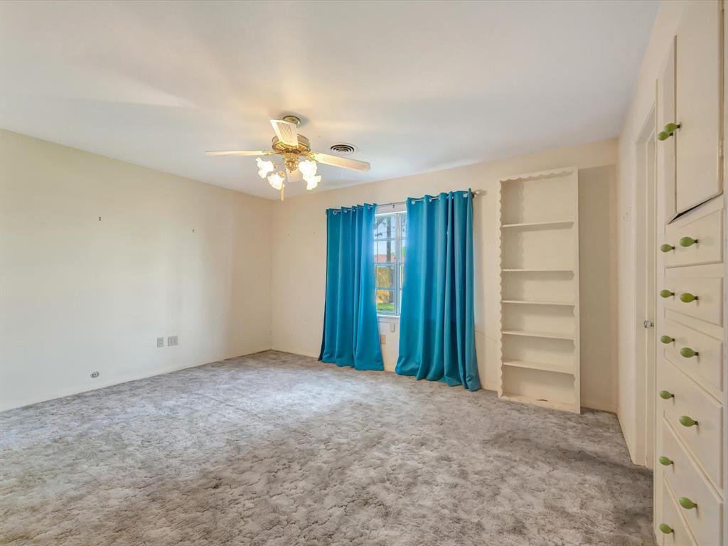 208 Burnett Drive, Baytown, Texas image 37