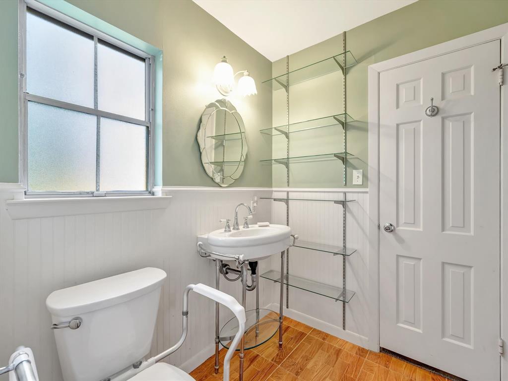 208 Burnett Drive, Baytown, Texas image 35
