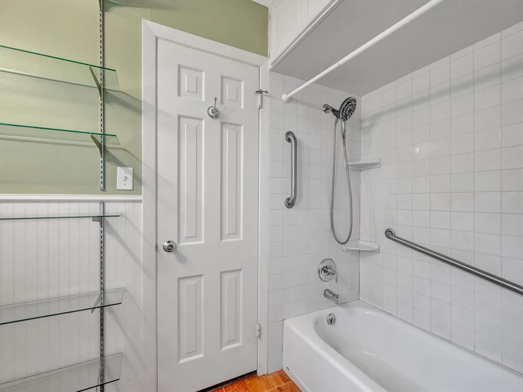 208 Burnett Drive, Baytown, Texas image 34
