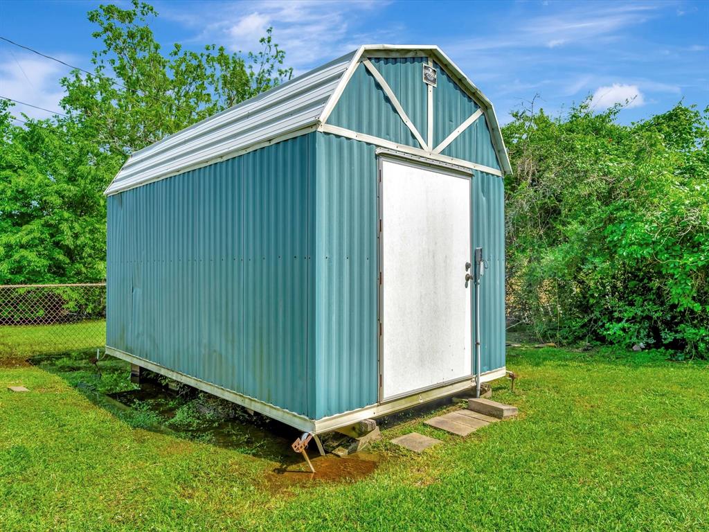 208 Burnett Drive, Baytown, Texas image 50