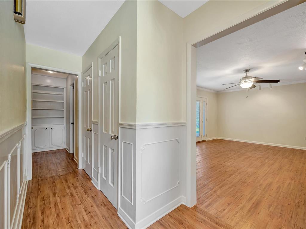 208 Burnett Drive, Baytown, Texas image 13