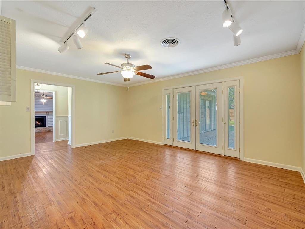 208 Burnett Drive, Baytown, Texas image 20