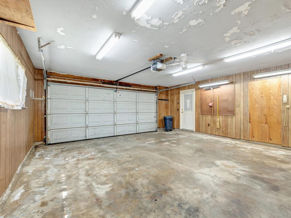 208 Burnett Drive, Baytown, Texas image 46