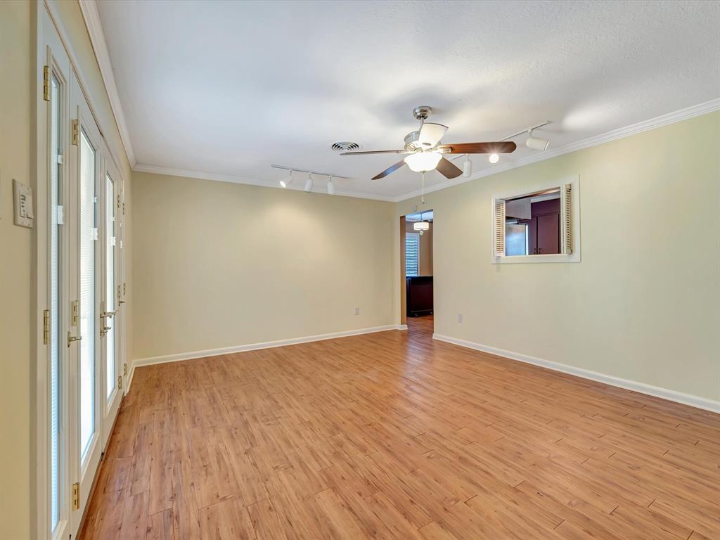 208 Burnett Drive, Baytown, Texas image 17