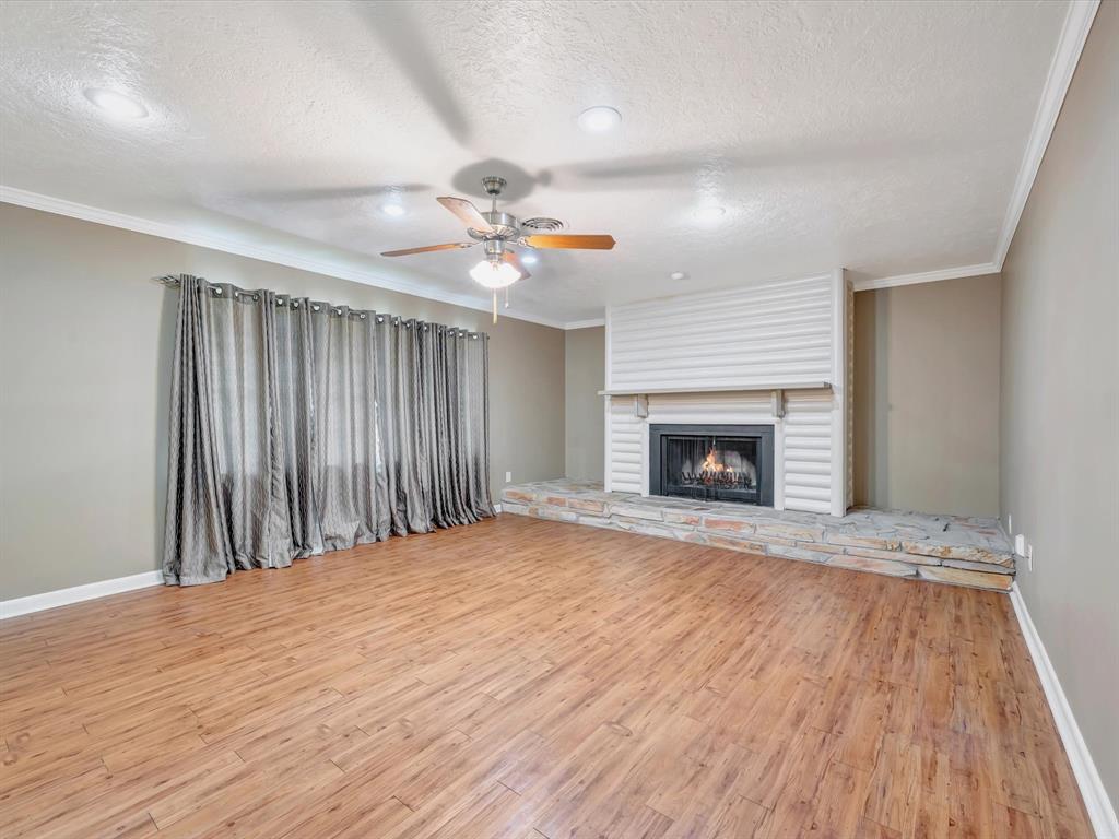 208 Burnett Drive, Baytown, Texas image 10