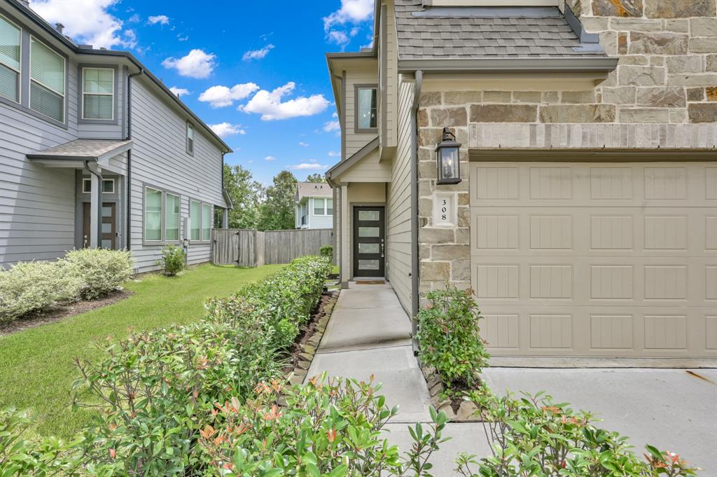 308 N Spotted Fern Drive, Montgomery, Texas image 2