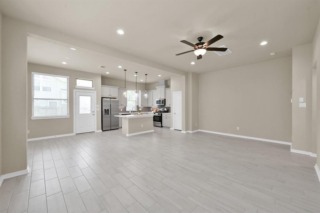 308 N Spotted Fern Drive, Montgomery, Texas image 4