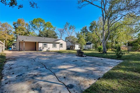 A home in Angleton