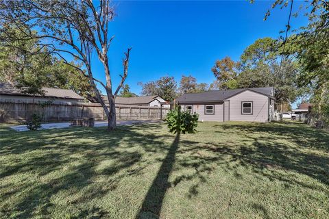 A home in Angleton