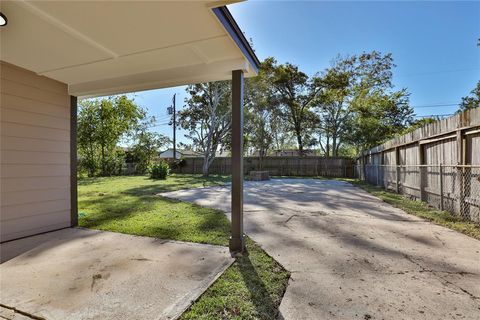 A home in Angleton