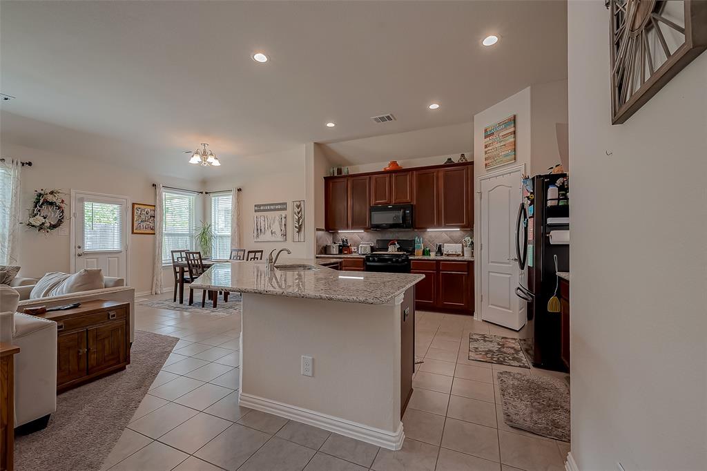 8434 Sunset Isles Drive, Baytown, Texas image 32