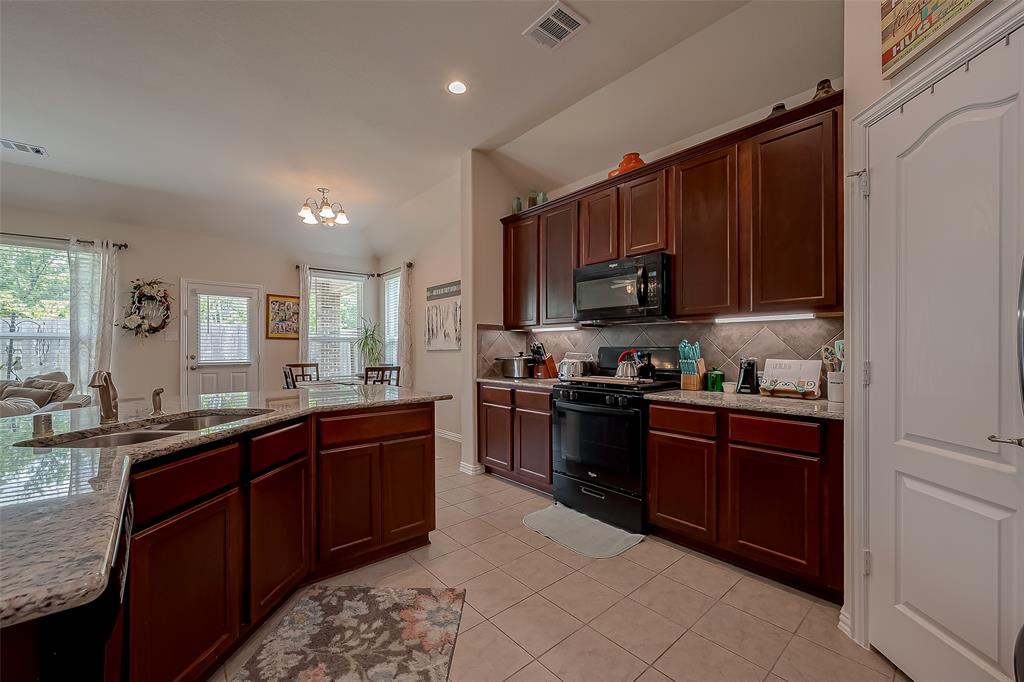 8434 Sunset Isles Drive, Baytown, Texas image 31