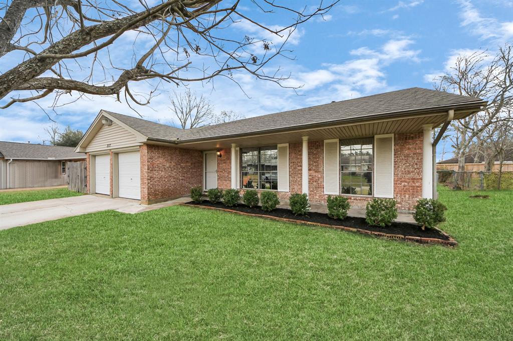 2117 Williamsburg Court, League City, Texas image 4