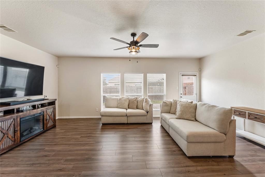 2726 Finwood Drive, Rosenberg, Texas image 10