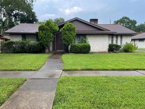 Photo of 5619 Darnell Street, Houston, TX 77096 (MLS # 67088294)