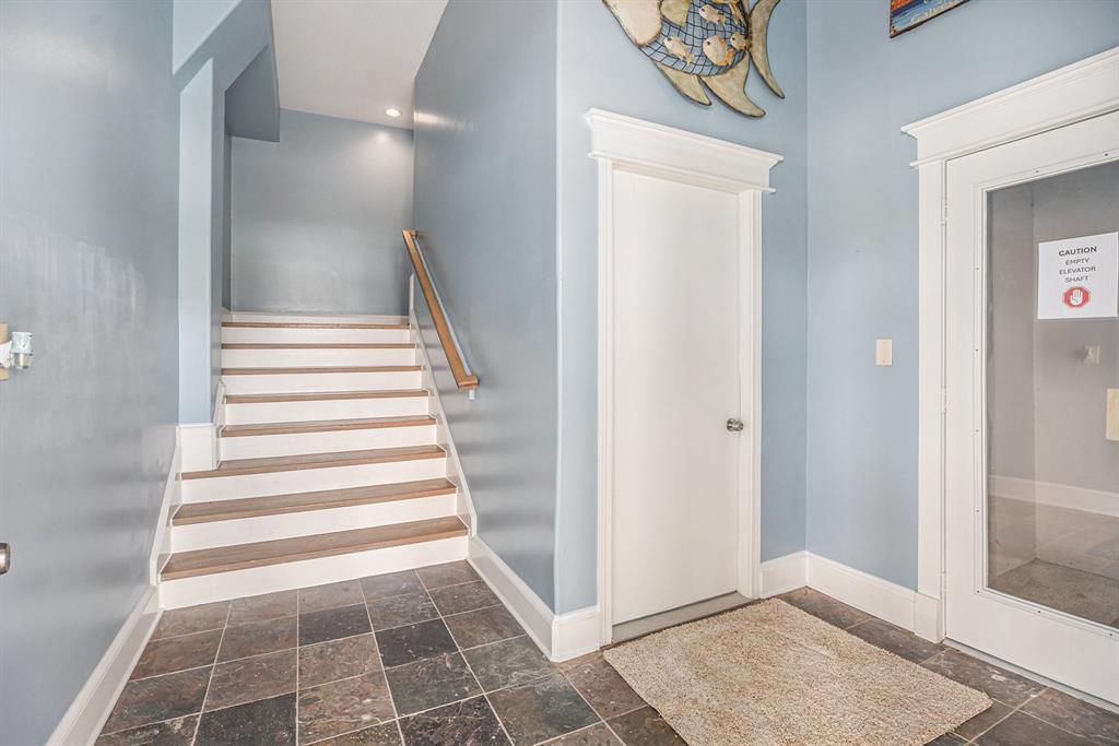 8407 Teichman Road, Galveston, Texas image 7