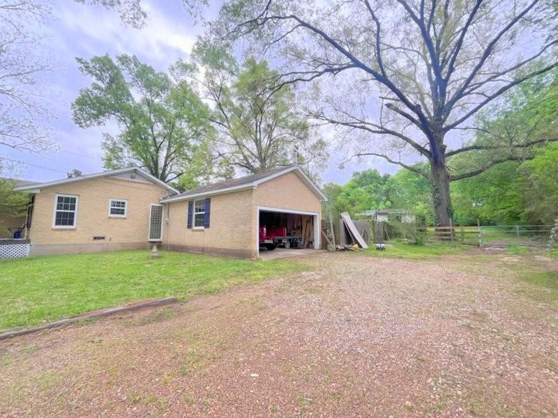 2301 E Houston Avenue, Crockett, Texas image 40