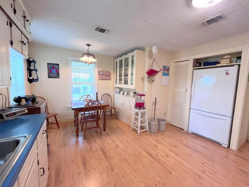 2301 E Houston Avenue, Crockett, Texas image 7