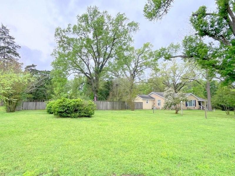 2301 E Houston Avenue, Crockett, Texas image 1