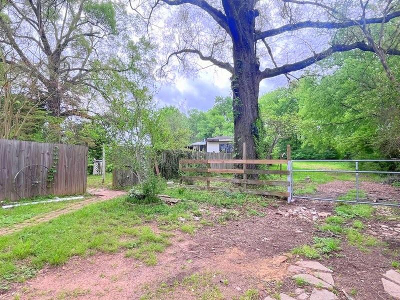 2301 E Houston Avenue, Crockett, Texas image 44