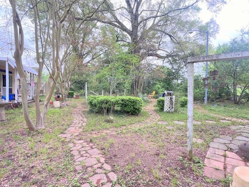 2301 E Houston Avenue, Crockett, Texas image 37