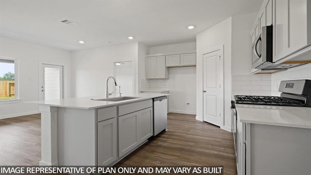 4332 Wallace Falls Lane, Conroe, Texas image 3