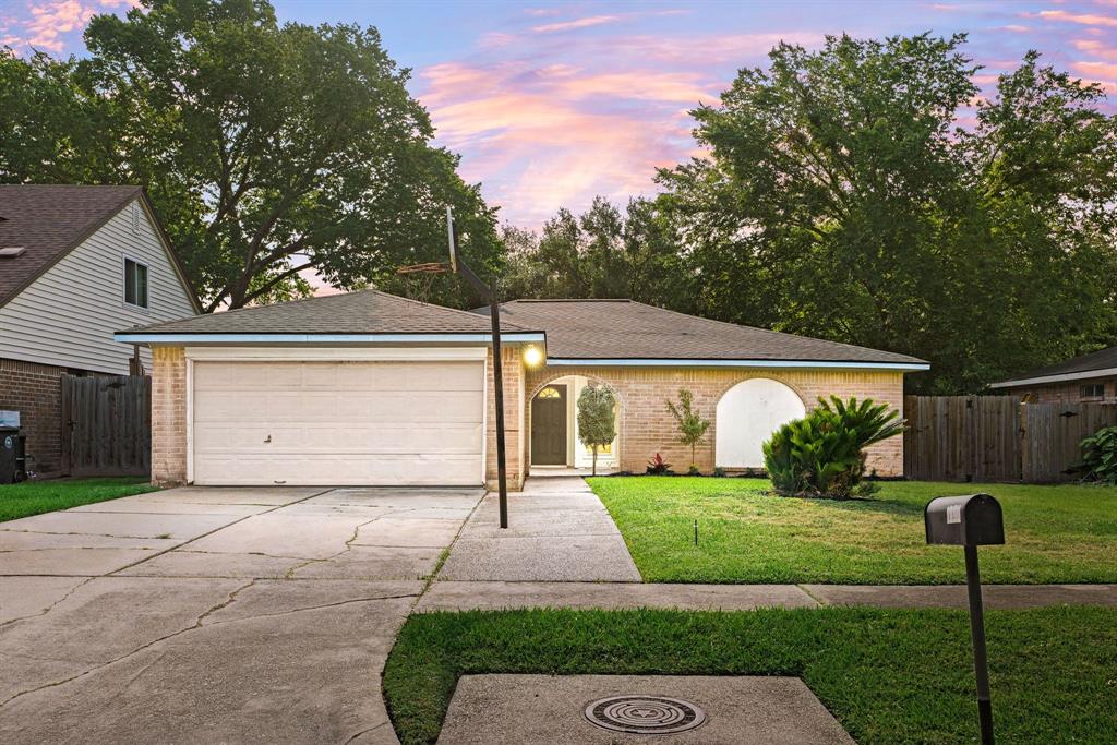 1222 Ashwood Drive, Sugar Land, Texas image 1