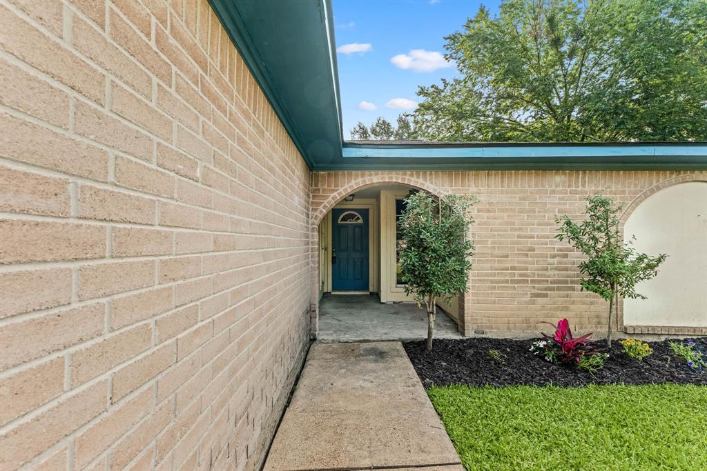 1222 Ashwood Drive, Sugar Land, Texas image 3