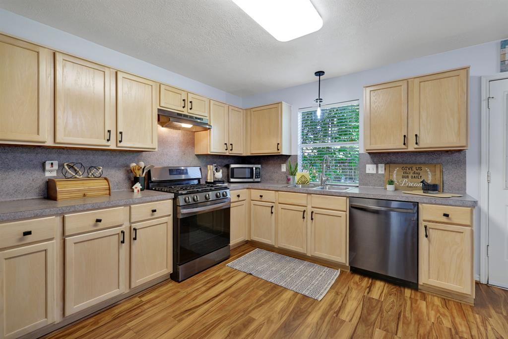 3739 Apple Hollow Lane, Humble, Texas image 13