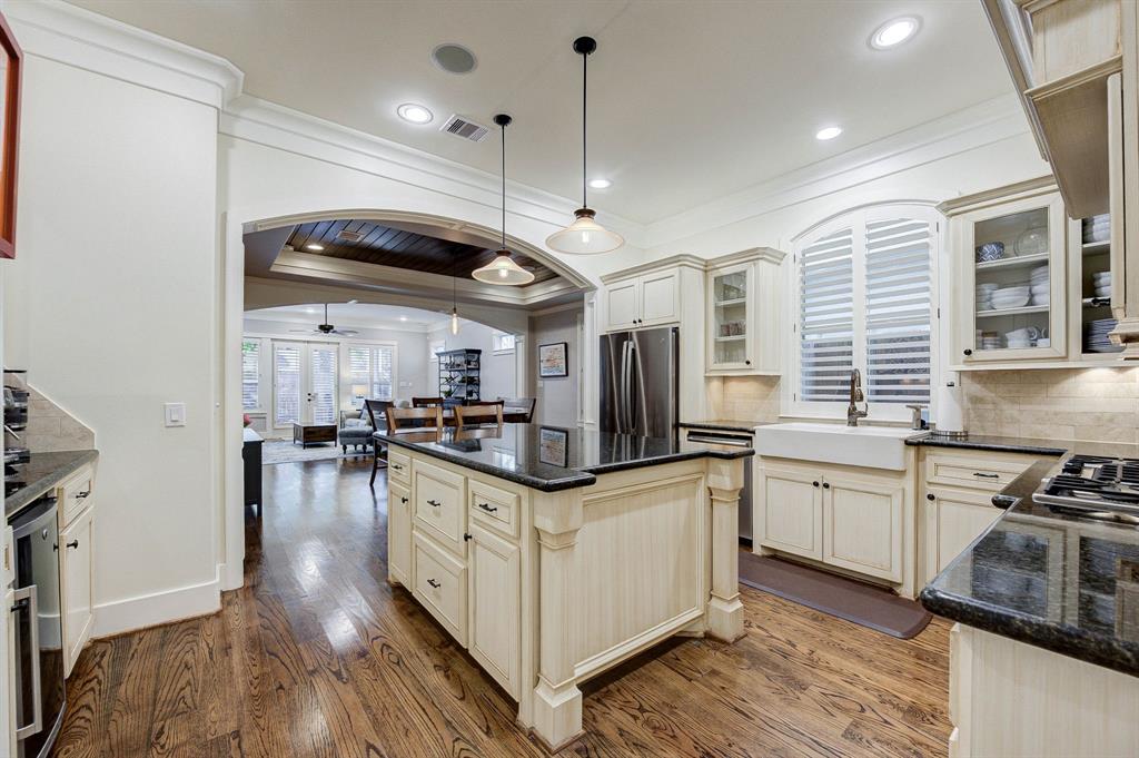 4505 Blossom Street, Houston, Texas image 14