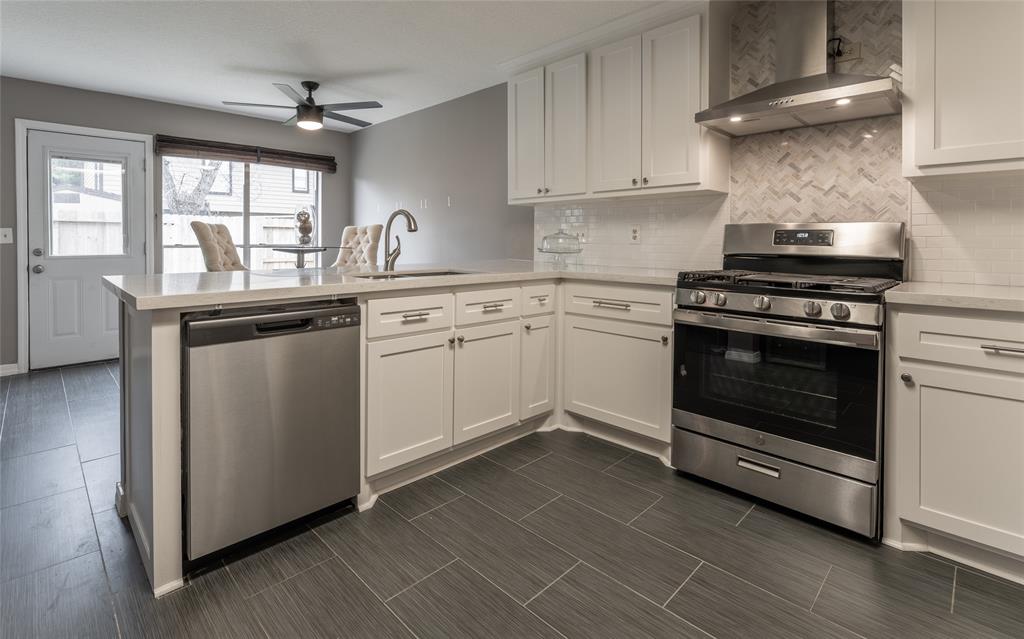 4001 Spring Branch Drive, Pearland, Texas image 4