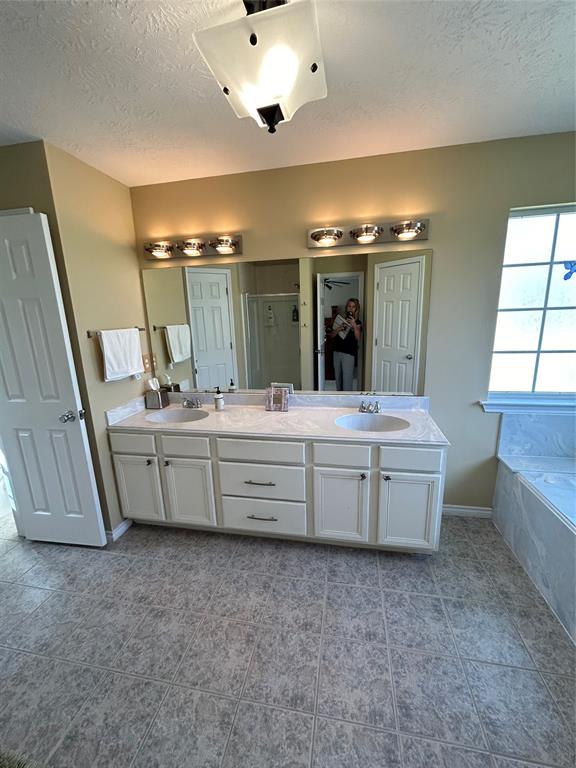 1076 W Branding Iron Rd, Weimar, Texas image 16