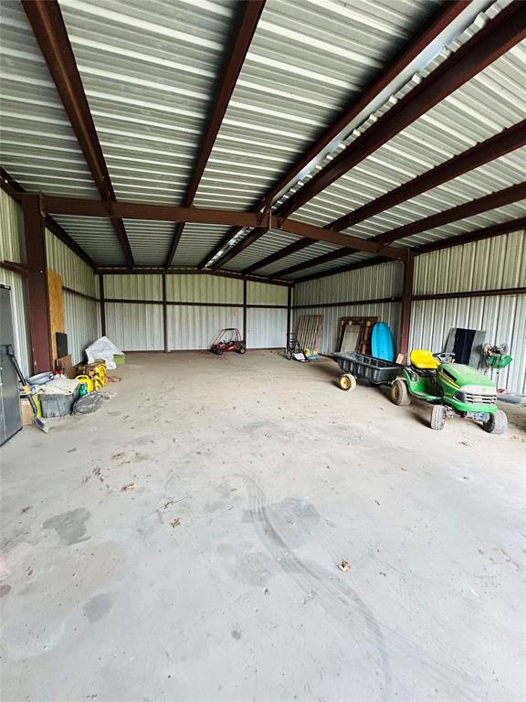 1076 W Branding Iron Rd, Weimar, Texas image 7