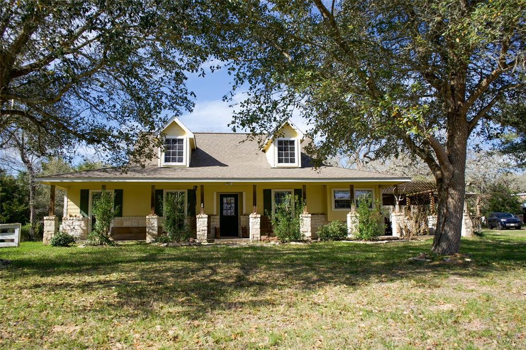 1076 W Branding Iron Rd, Weimar, Texas image 1