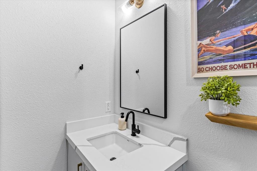 1990 Royalville Court, Crystal Beach, Texas image 31