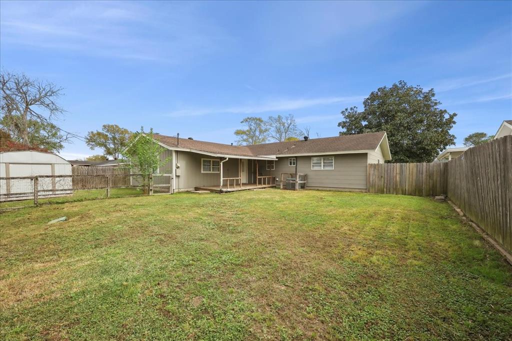 1216 Marshall Avenue, Nederland, Texas image 29