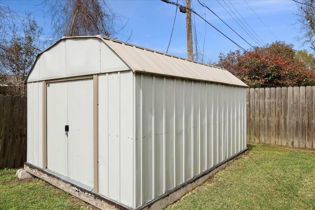 1216 Marshall Avenue, Nederland, Texas image 31