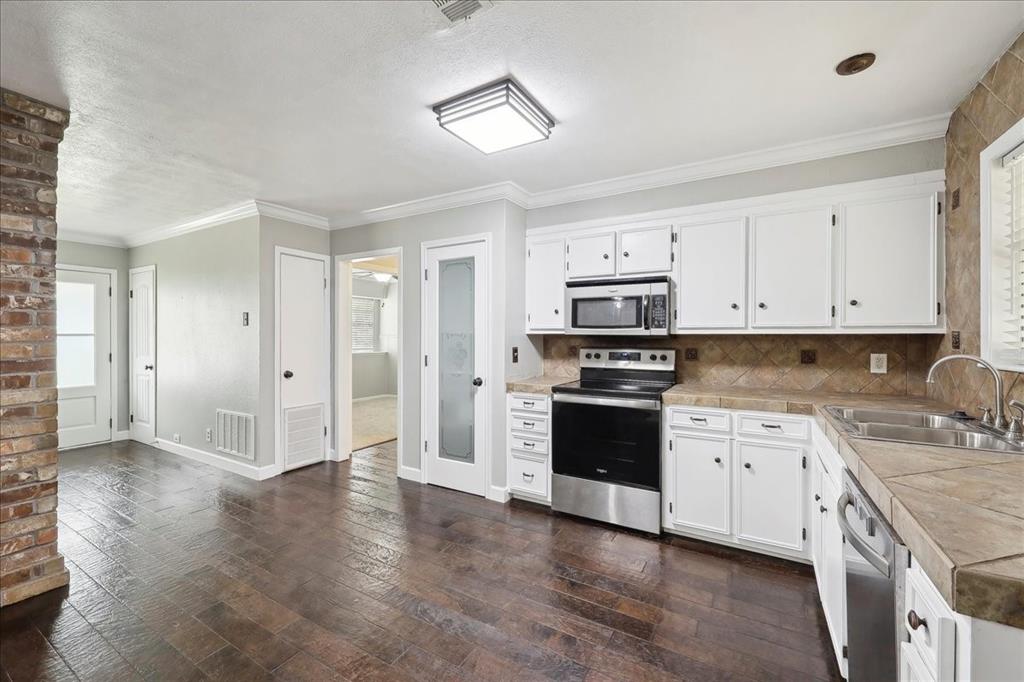 1216 Marshall Avenue, Nederland, Texas image 11