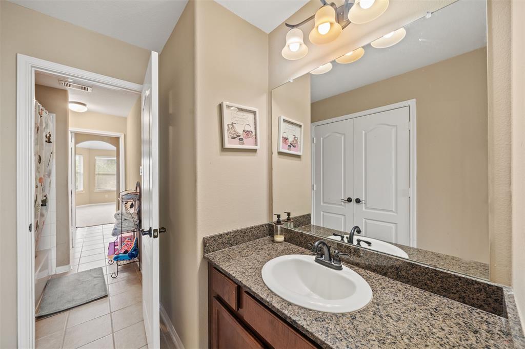 514 Whitney Oaks Lane, Stafford, Texas image 34