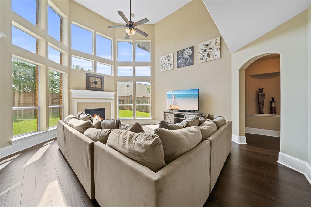 514 Whitney Oaks Lane, Stafford, Texas image 11