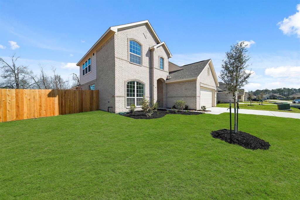 289 Galant Fox Way, New Caney, Texas image 2