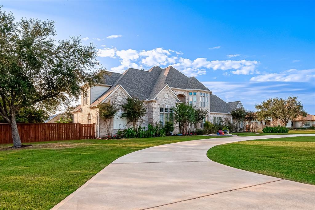 1904 Stonegrove Court, Pearland, Texas image 3