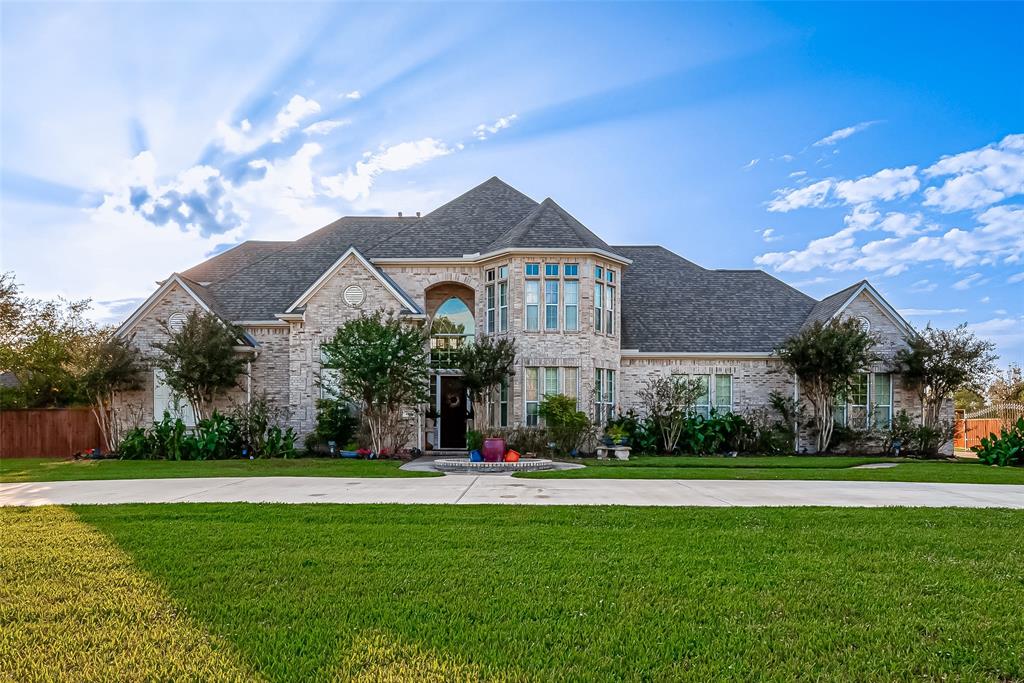 1904 Stonegrove Court, Pearland, Texas image 1