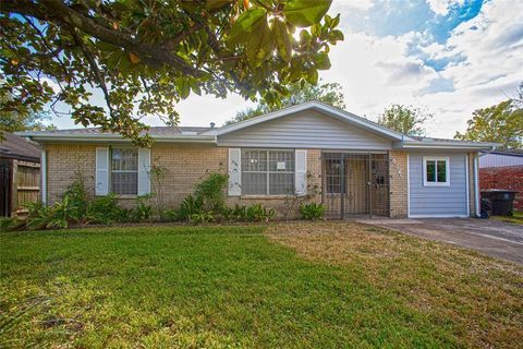 Single Family Residence in Houston TX 4326 Akard Street.jpg