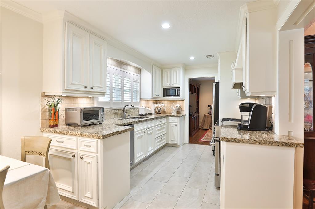 6235 Queenswood Lane, Houston, Texas image 12