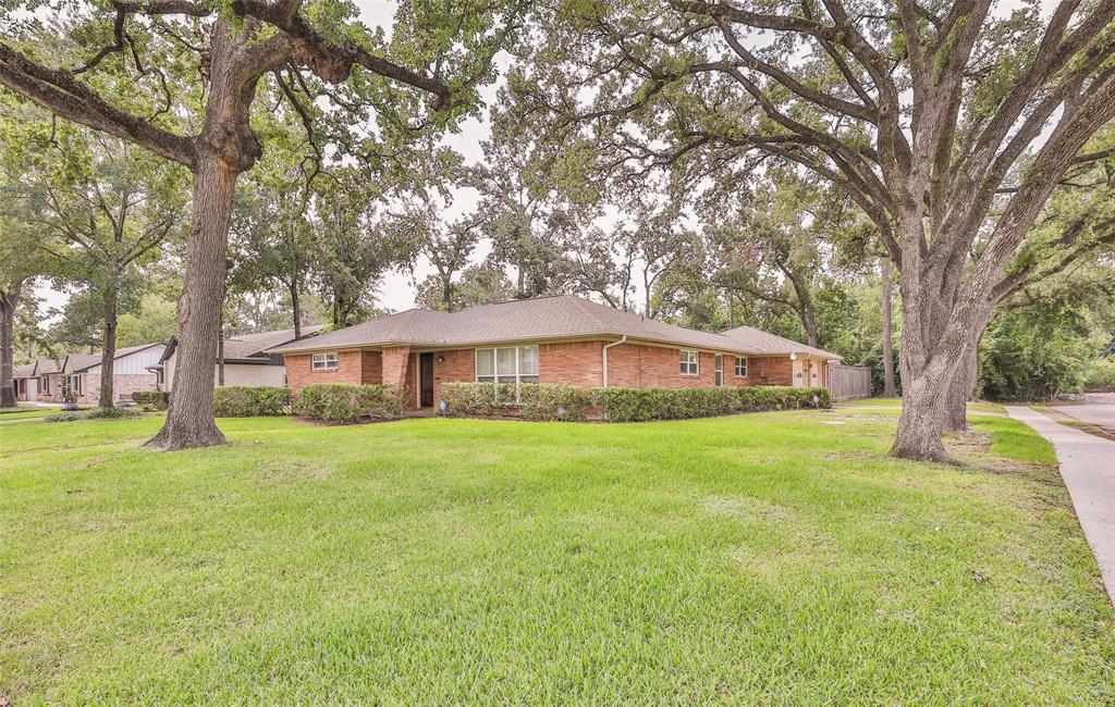 6235 Queenswood Lane, Houston, Texas image 2