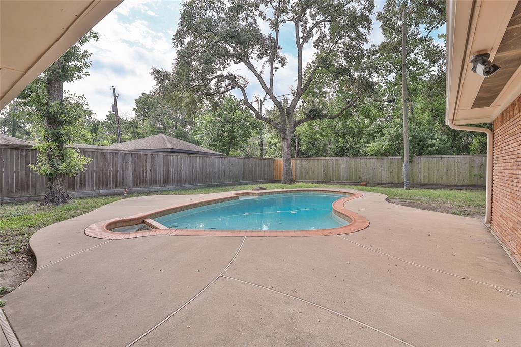6235 Queenswood Lane, Houston, Texas image 27