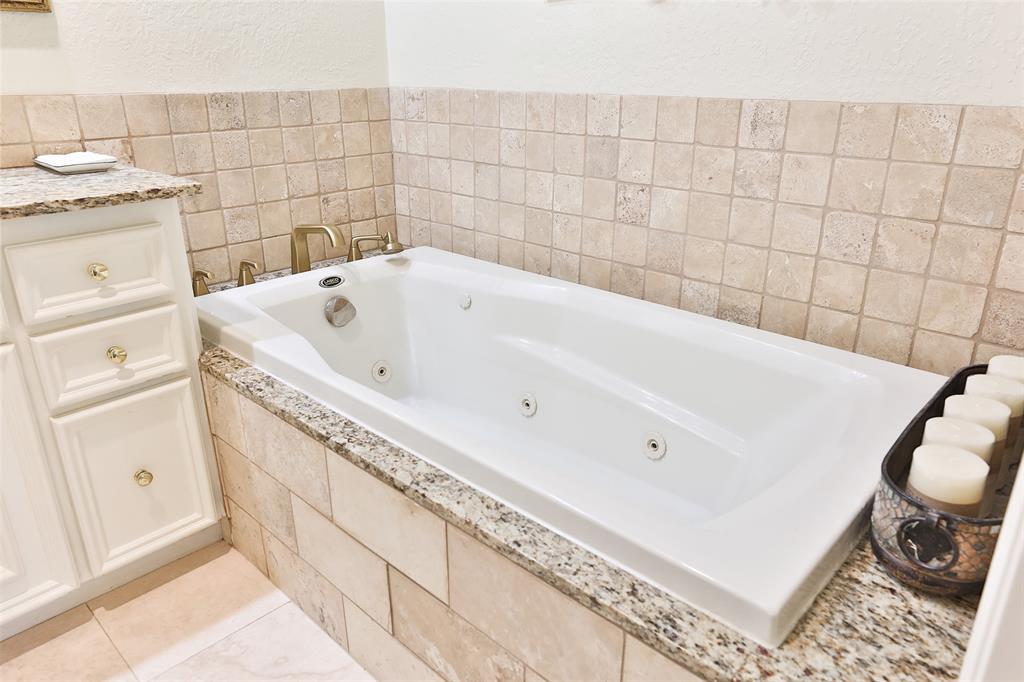 6235 Queenswood Lane, Houston, Texas image 22